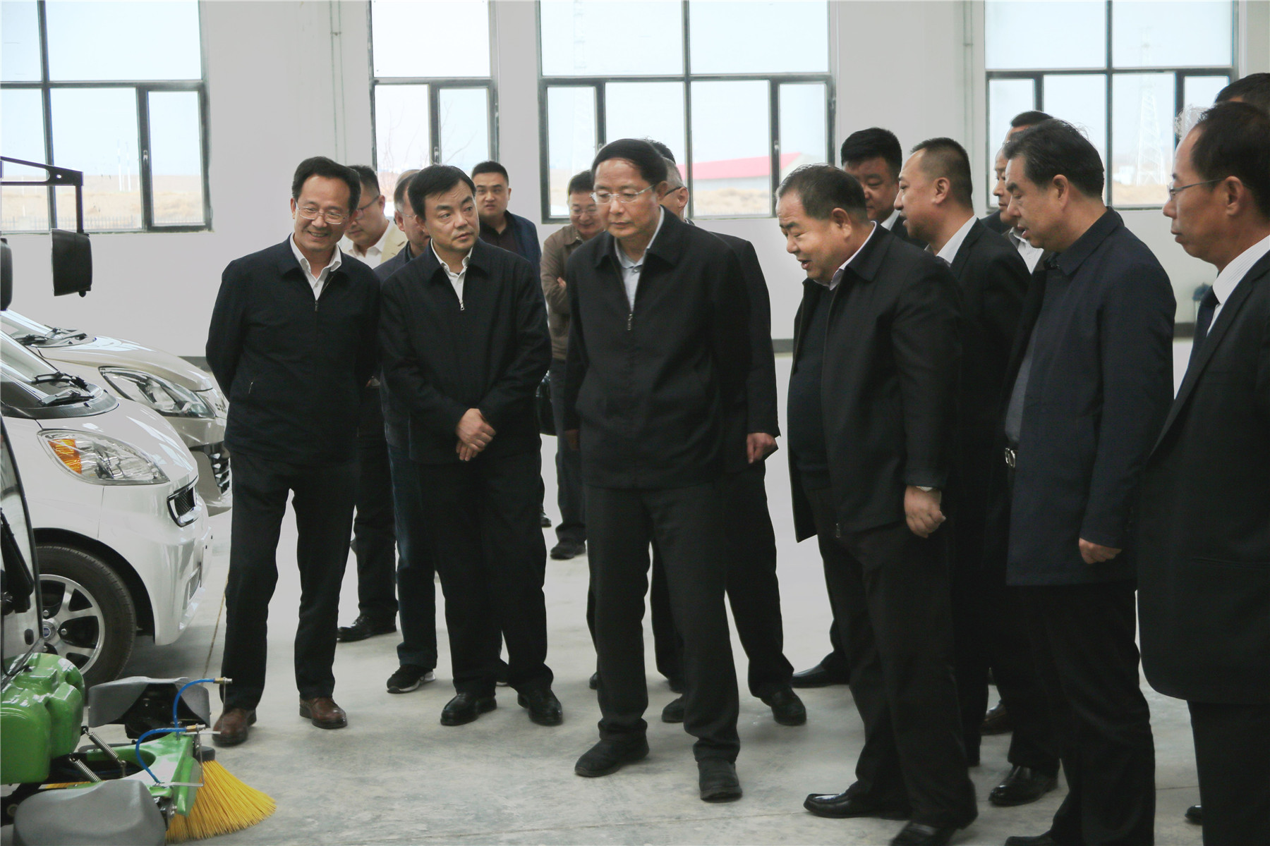 甘肃省政协主席
、党组书记欧阳坚一行莅临兰州新区“AG厅伊士顿电梯”厂
、 “AG厅新能源汽车”厂参观考察
！